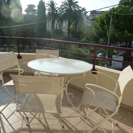 Des Lys Apartman